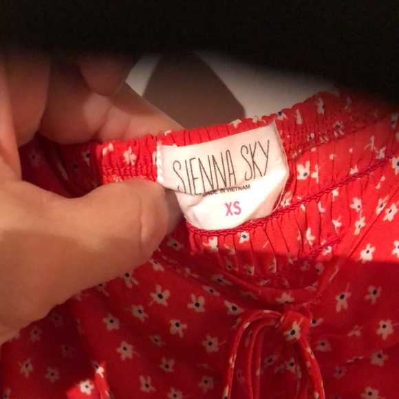 Sienna Sky XS Long sleeve Smocked crop top - Picture 7 of 7